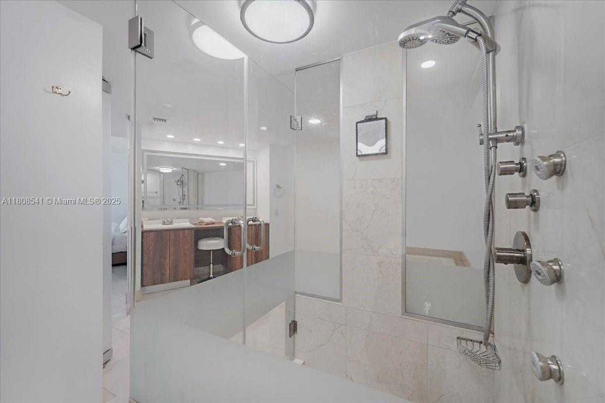 Small Image of 2127 BRICKELL AVE #2302, Miami Number 58