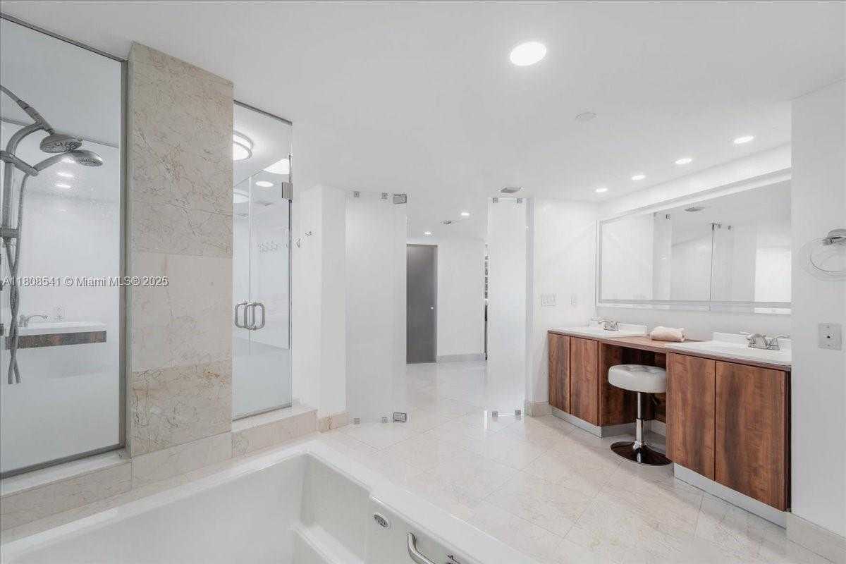Small Image of 2127 BRICKELL AVE #2302, Miami Number 59