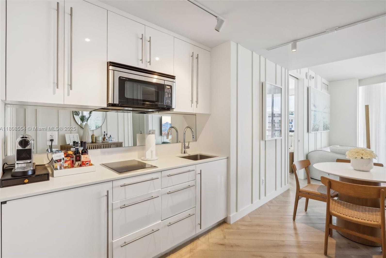 Small Image of 2201 COLLINS AVE #1511, Miami Beach Number 11
