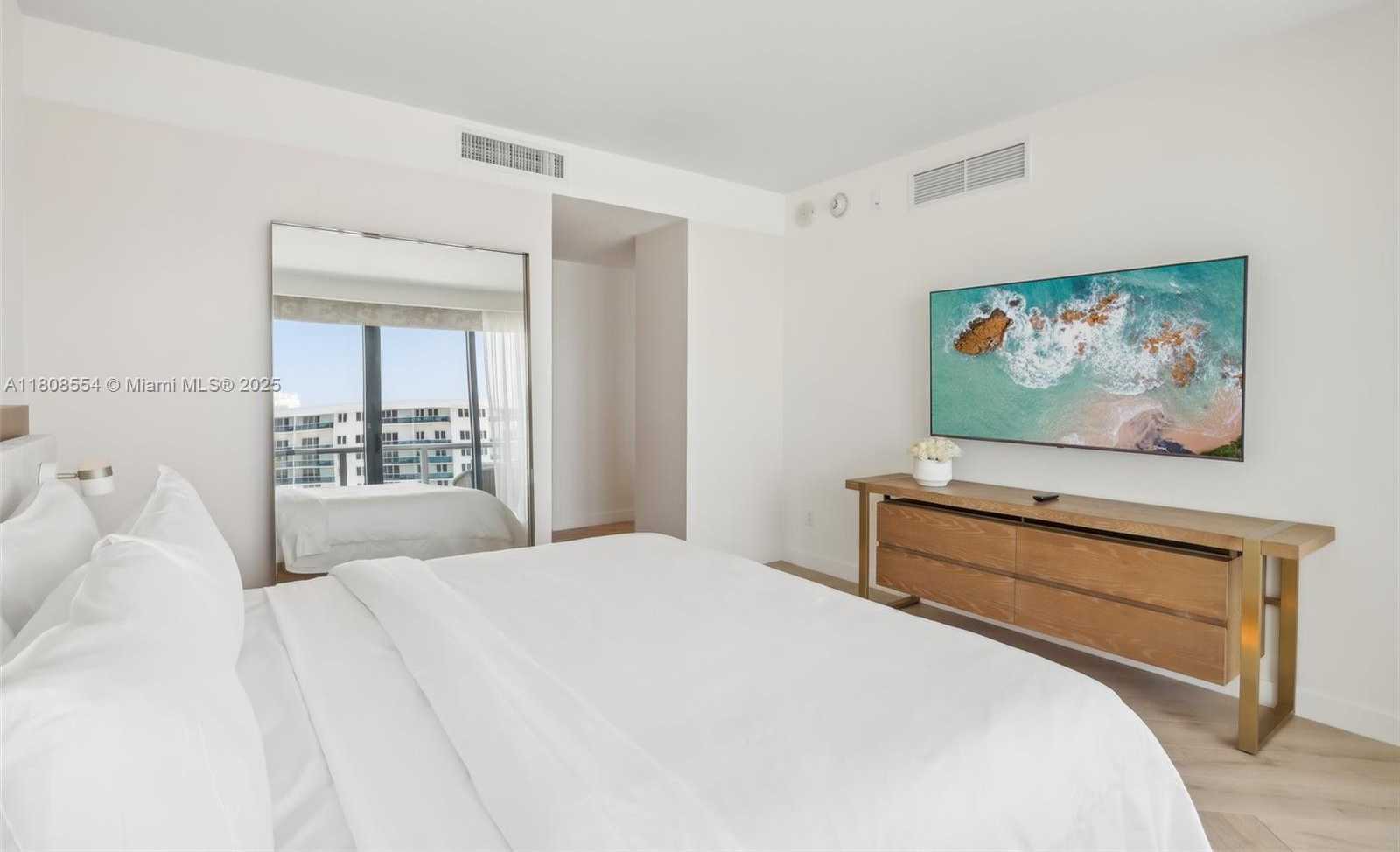 Small Image of 2201 COLLINS AVE #1511, Miami Beach Number 14