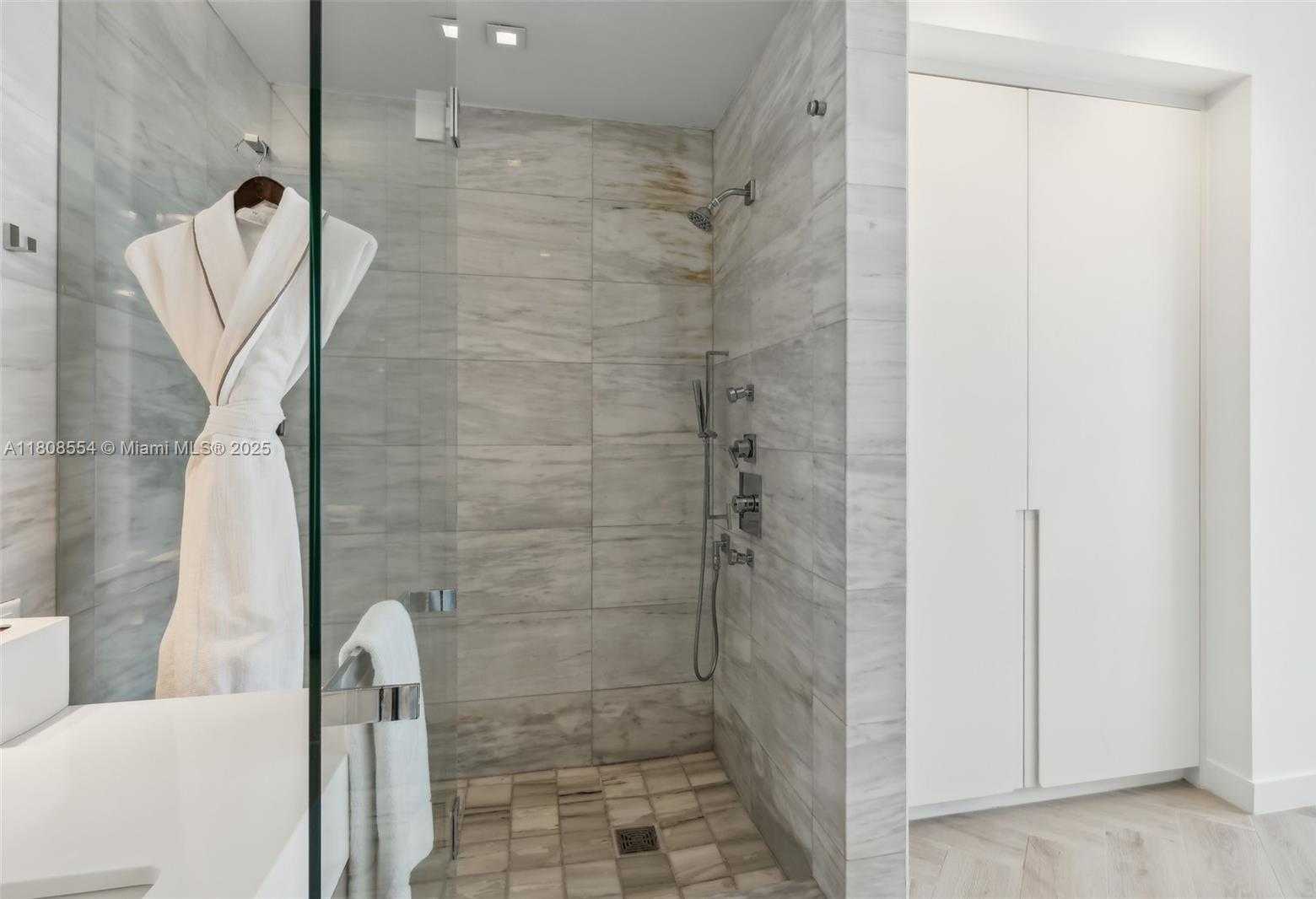 Small Image of 2201 COLLINS AVE #1511, Miami Beach Number 24
