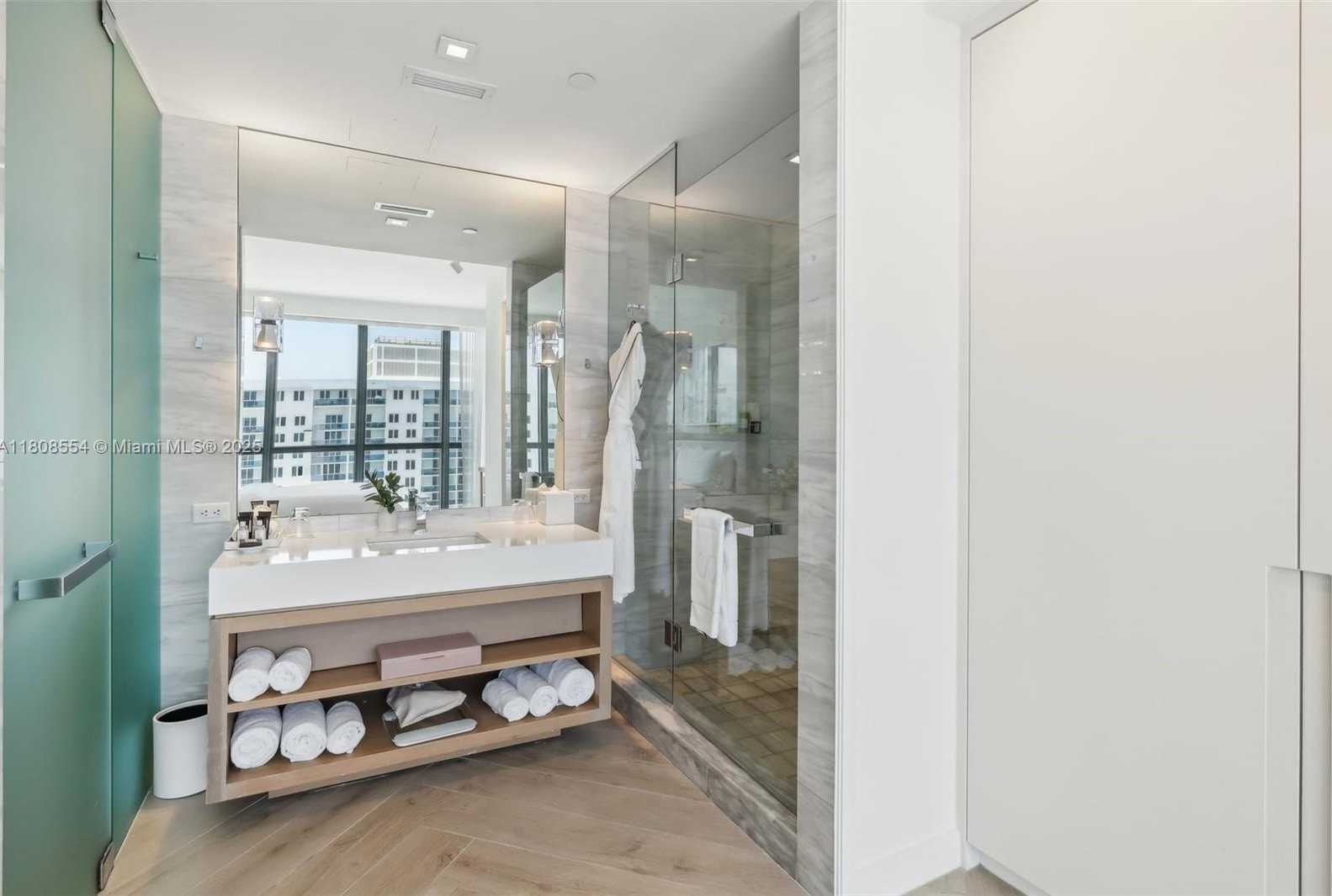Small Image of 2201 COLLINS AVE #1511, Miami Beach Number 26