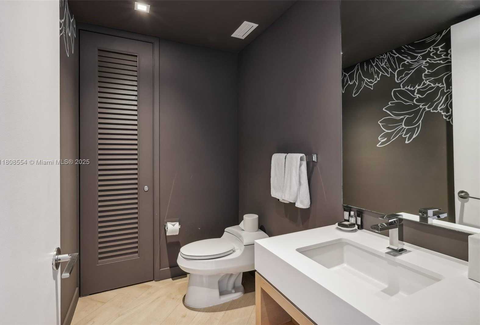 Small Image of 2201 COLLINS AVE #1511, Miami Beach Number 32