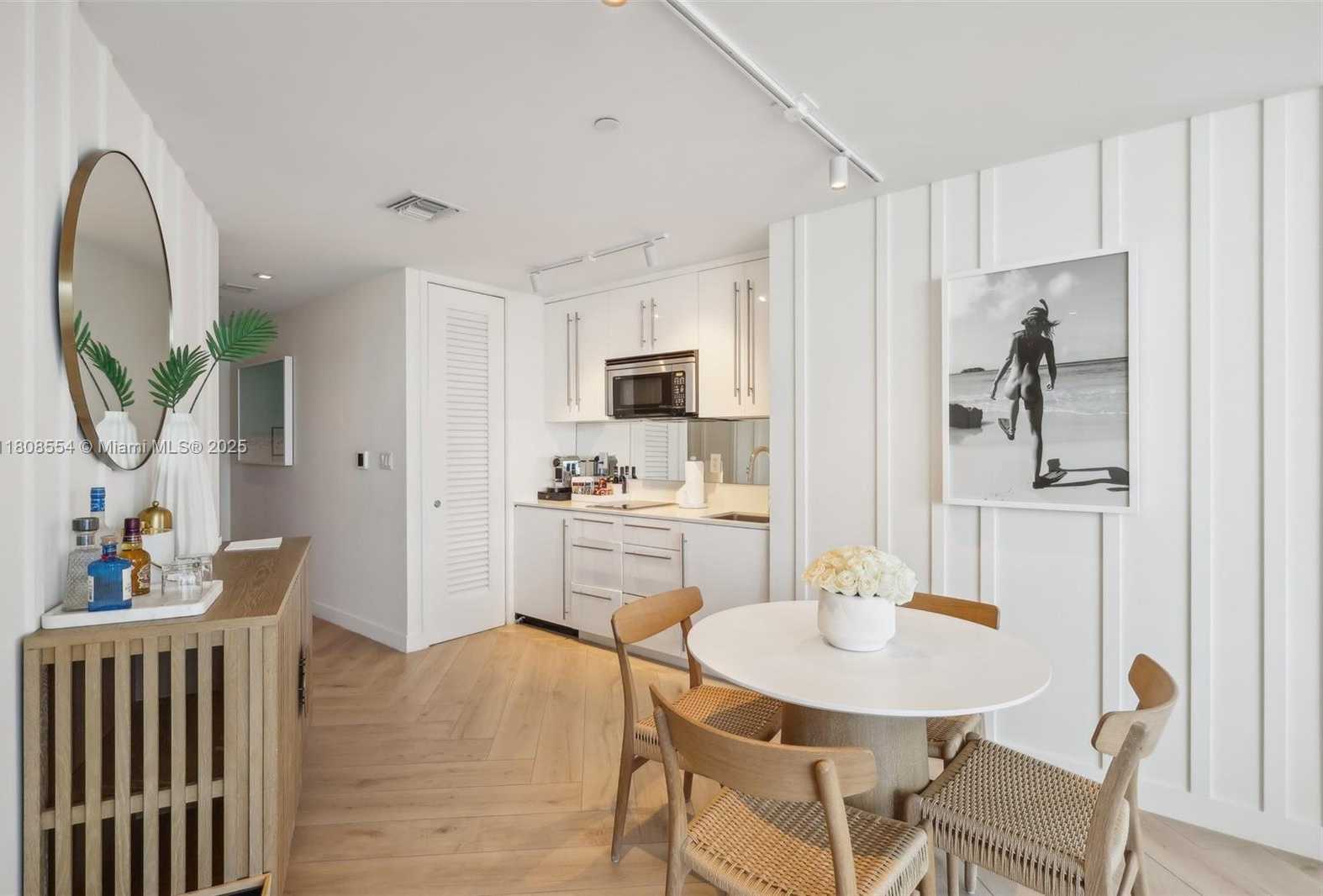 Small Image of 2201 COLLINS AVE #1511, Miami Beach Number 9