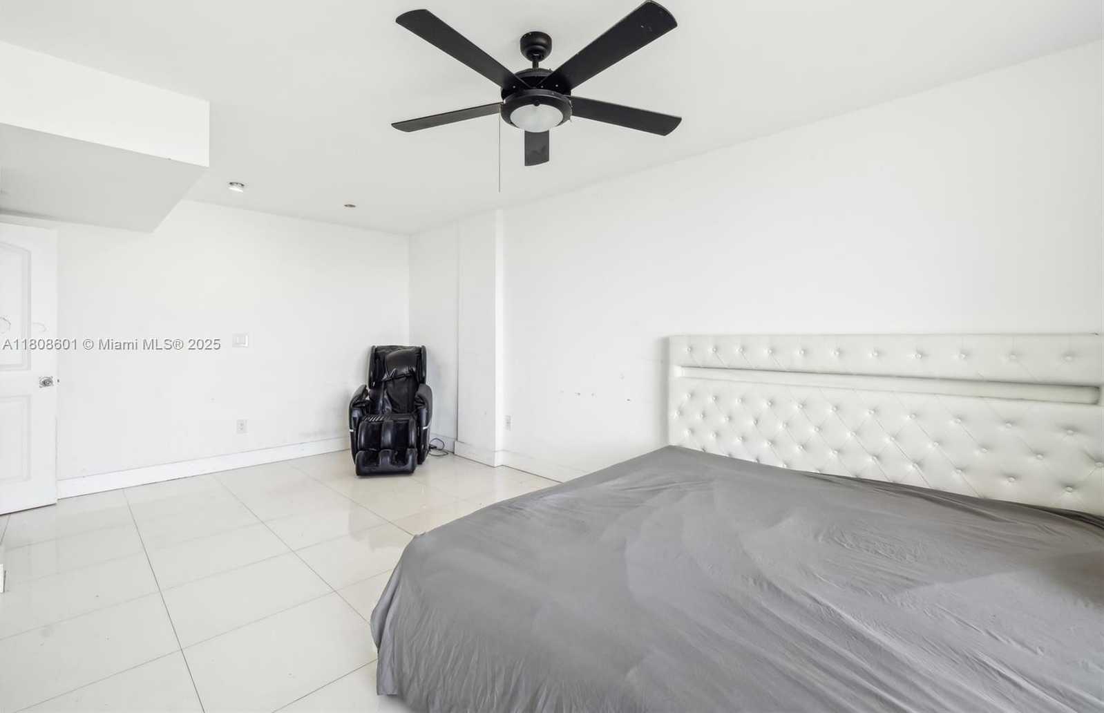 Small Image of 1351 NORTH EAST MIAMI GARDENS DR #1111E, Miami Number 14