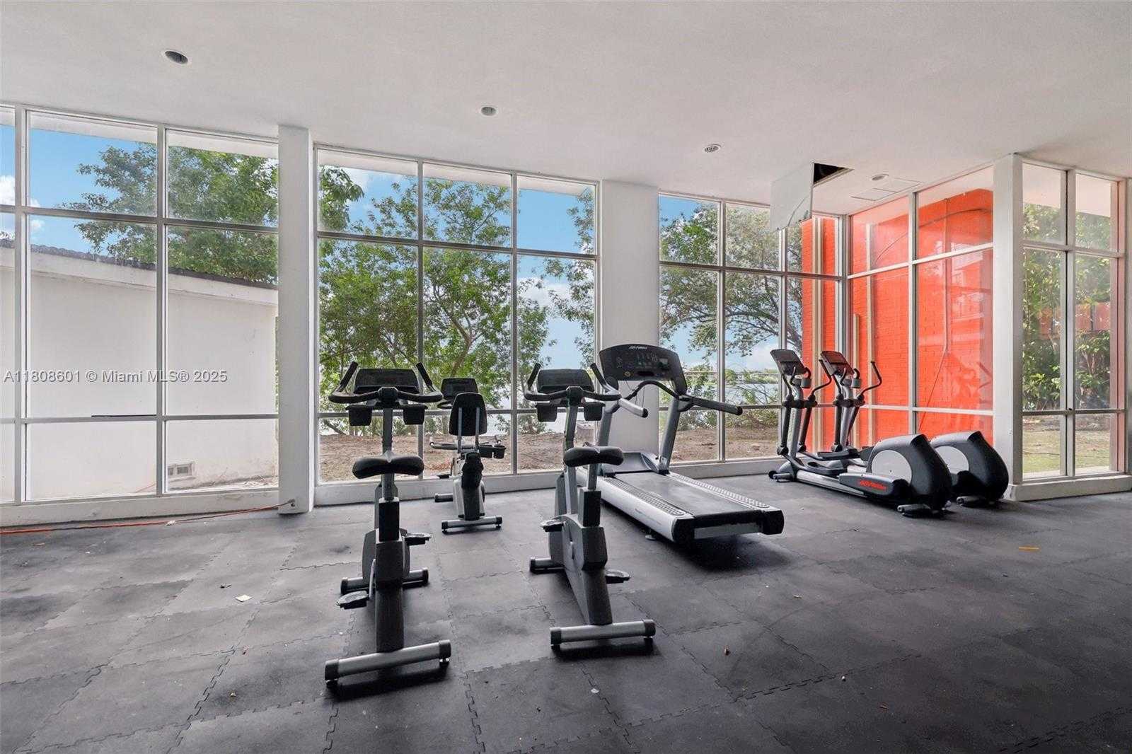 Small Image of 1351 NORTH EAST MIAMI GARDENS DR #1111E, Miami Number 16