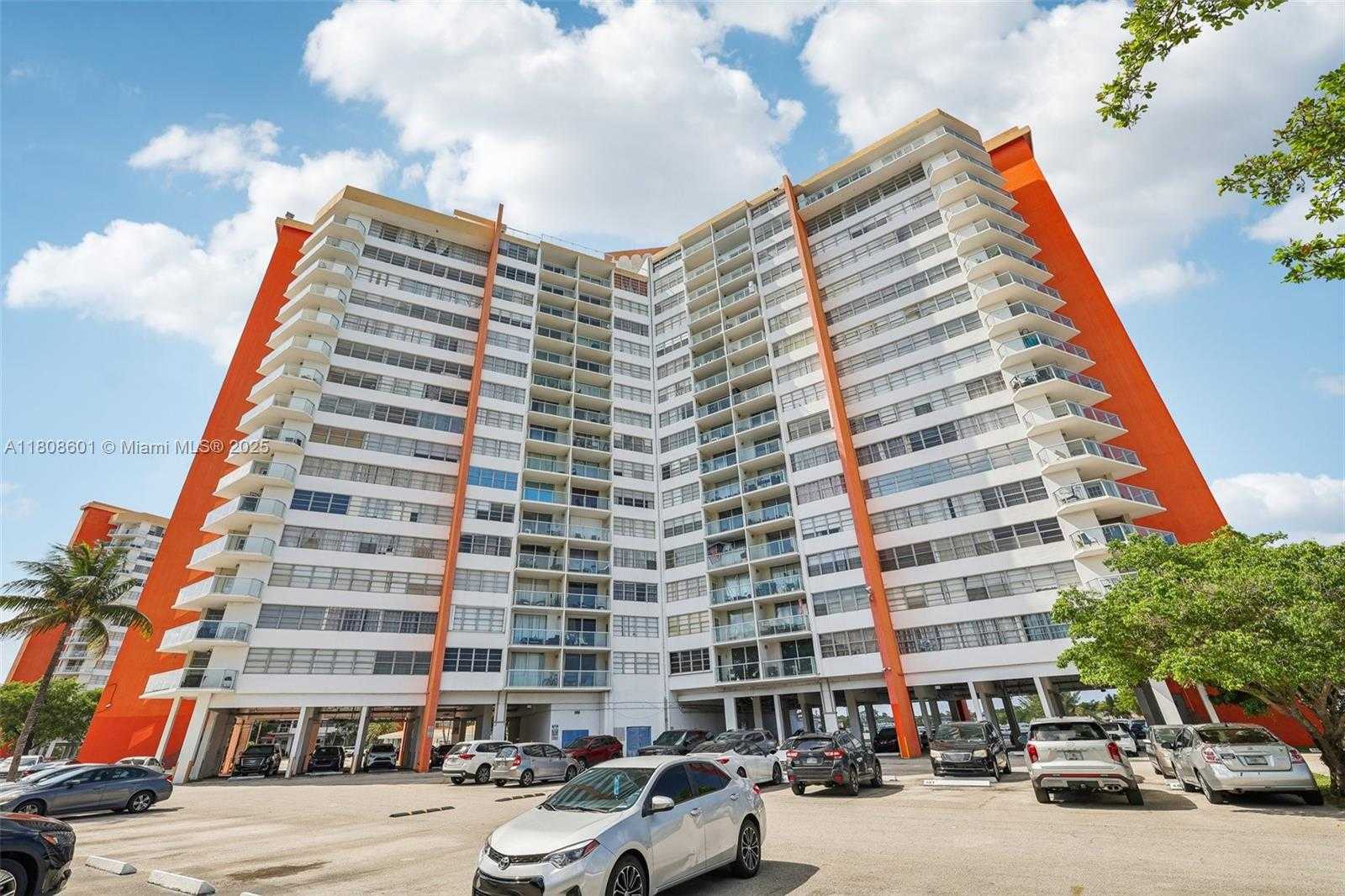 Small Image of 1351 NORTH EAST MIAMI GARDENS DR #1111E, Miami Number 2
