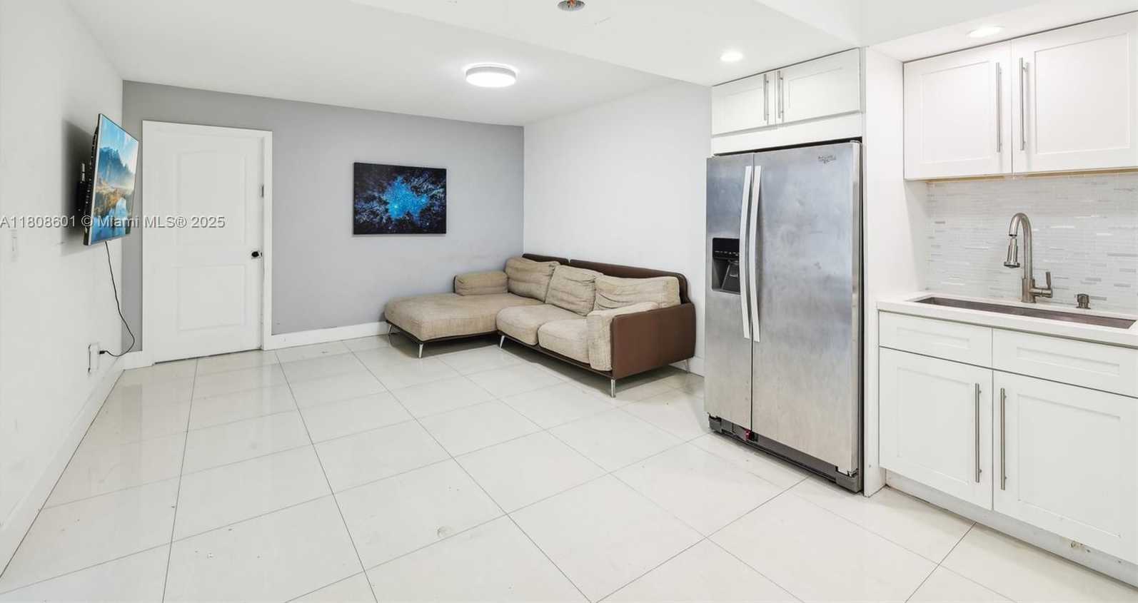 Small Image of 1351 NORTH EAST MIAMI GARDENS DR #1111E, Miami Number 4