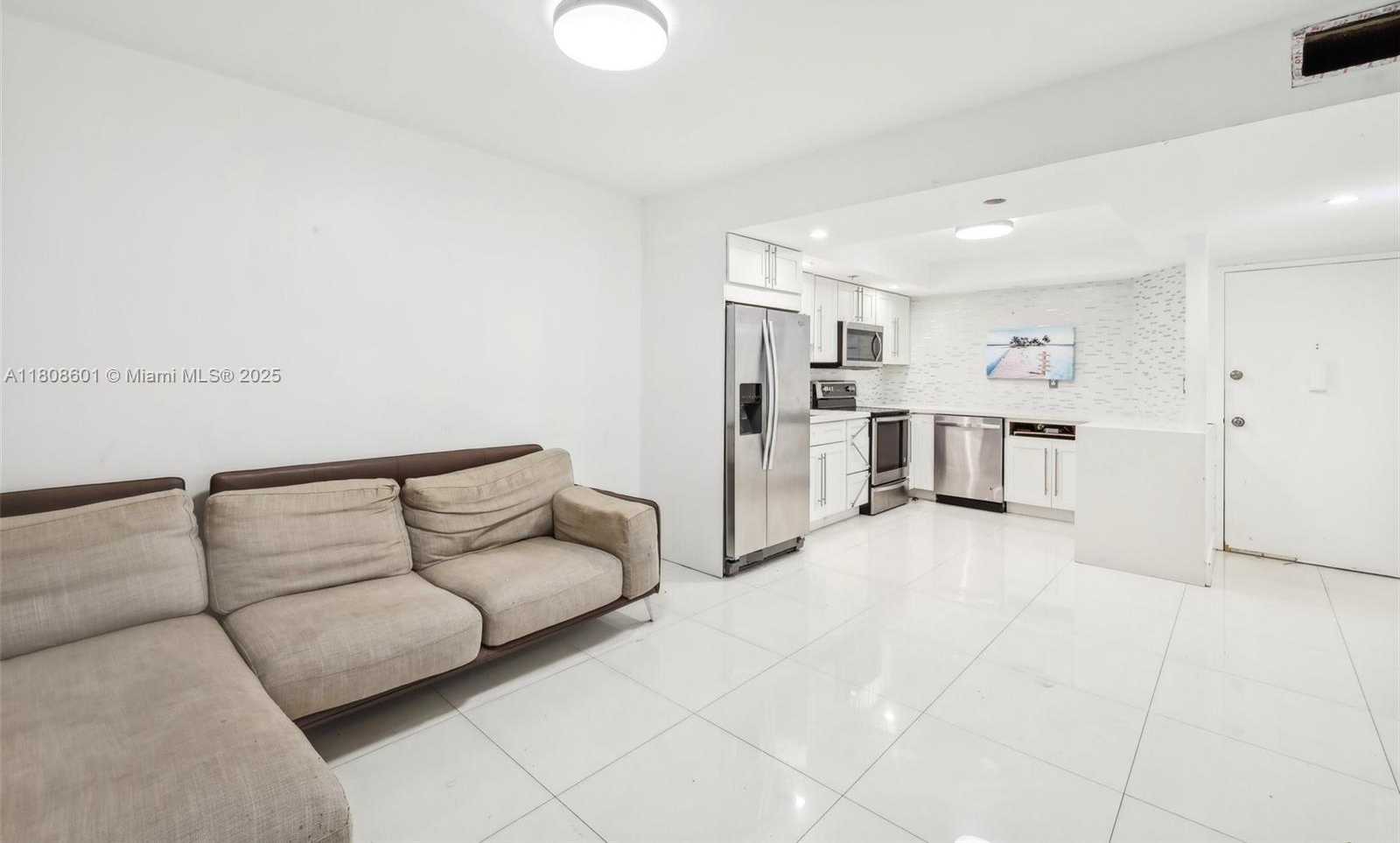 Small Image of 1351 NORTH EAST MIAMI GARDENS DR #1111E, Miami Number 5