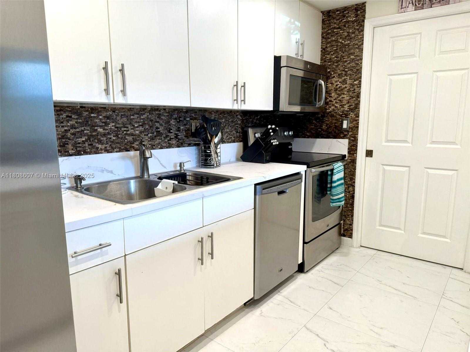 Small Image of 9725 NORTH WEST 52ND ST #421, Doral Number 35