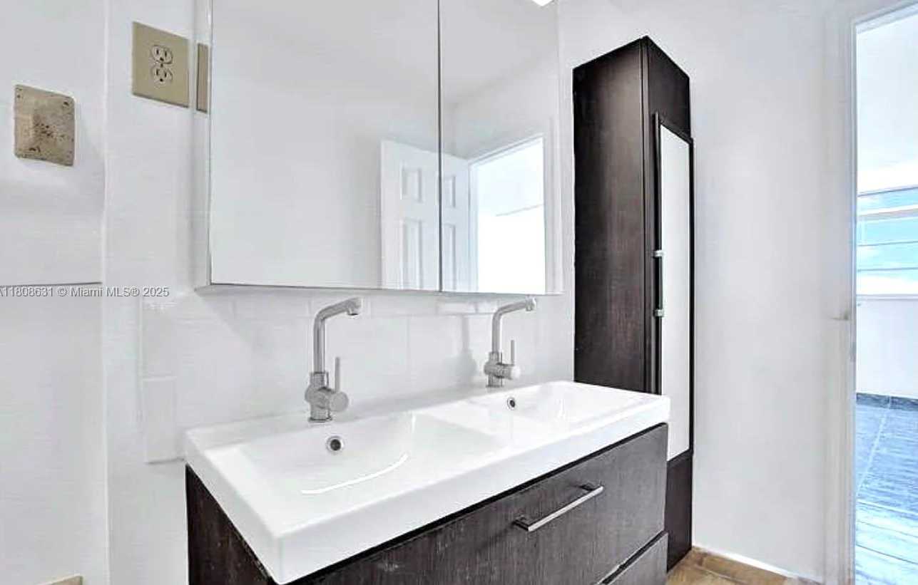 Small Image of 7850 BYRON AVENUE #506, Miami Beach Number 10
