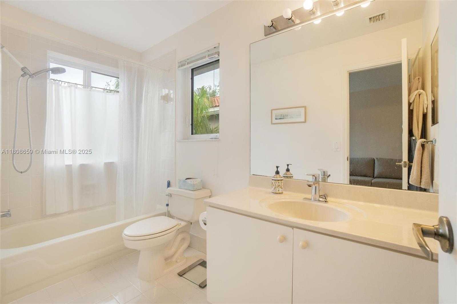 Small Image of 1270 WEEPING WILLOW WAY, Hollywood Number 17