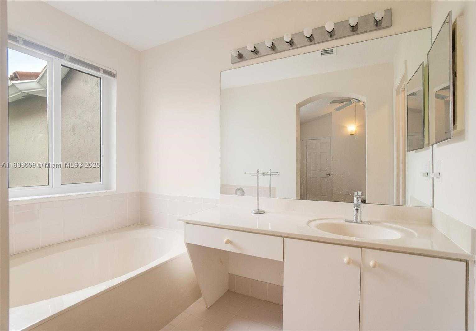 Small Image of 1270 WEEPING WILLOW WAY, Hollywood Number 18
