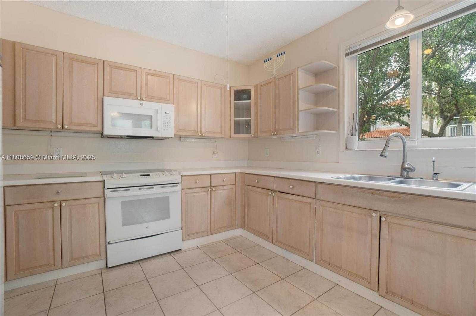 Small Image of 1270 WEEPING WILLOW WAY, Hollywood Number 3