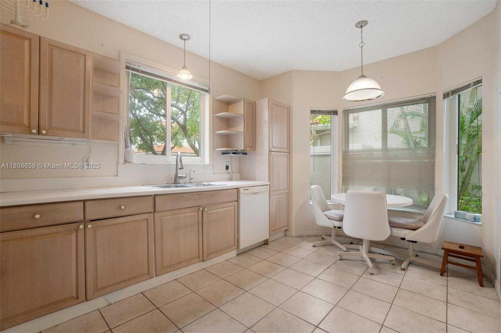 Small Image of 1270 WEEPING WILLOW WAY, Hollywood Number 4