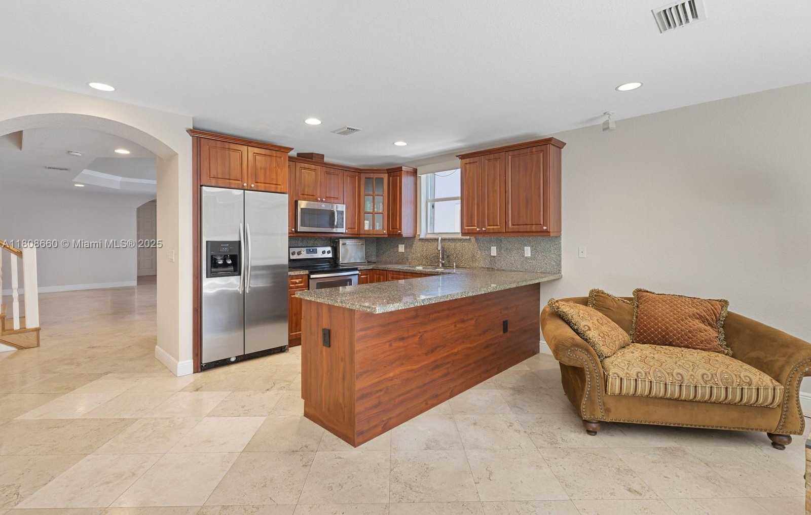 Small Image of 2922 CATALINA ST #2922, Miami Number 10