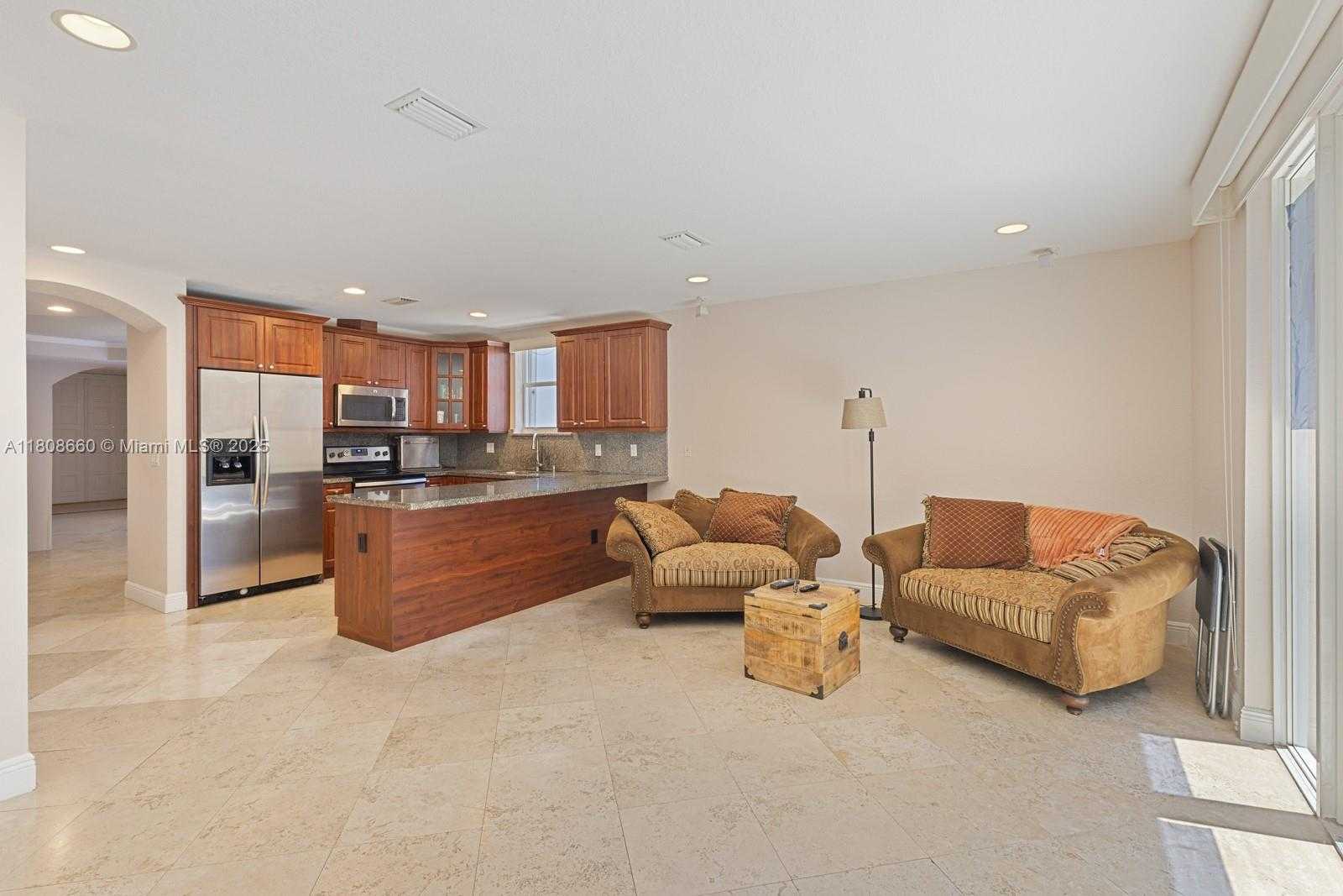 Small Image of 2922 CATALINA ST #2922, Miami Number 11
