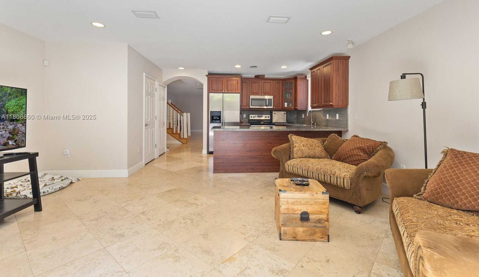 Small Image of 2922 CATALINA ST #2922, Miami Number 12