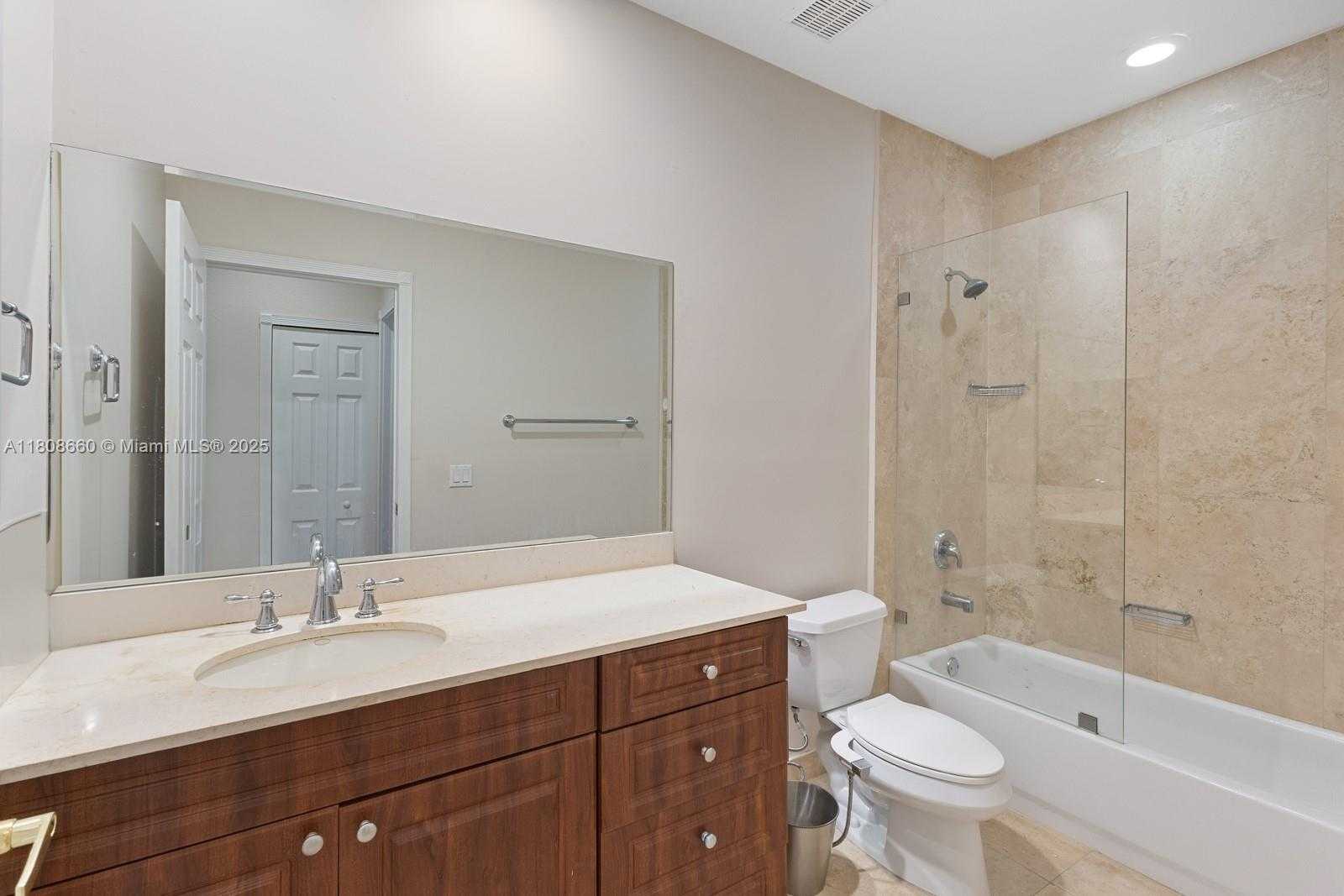 Small Image of 2922 CATALINA ST #2922, Miami Number 13
