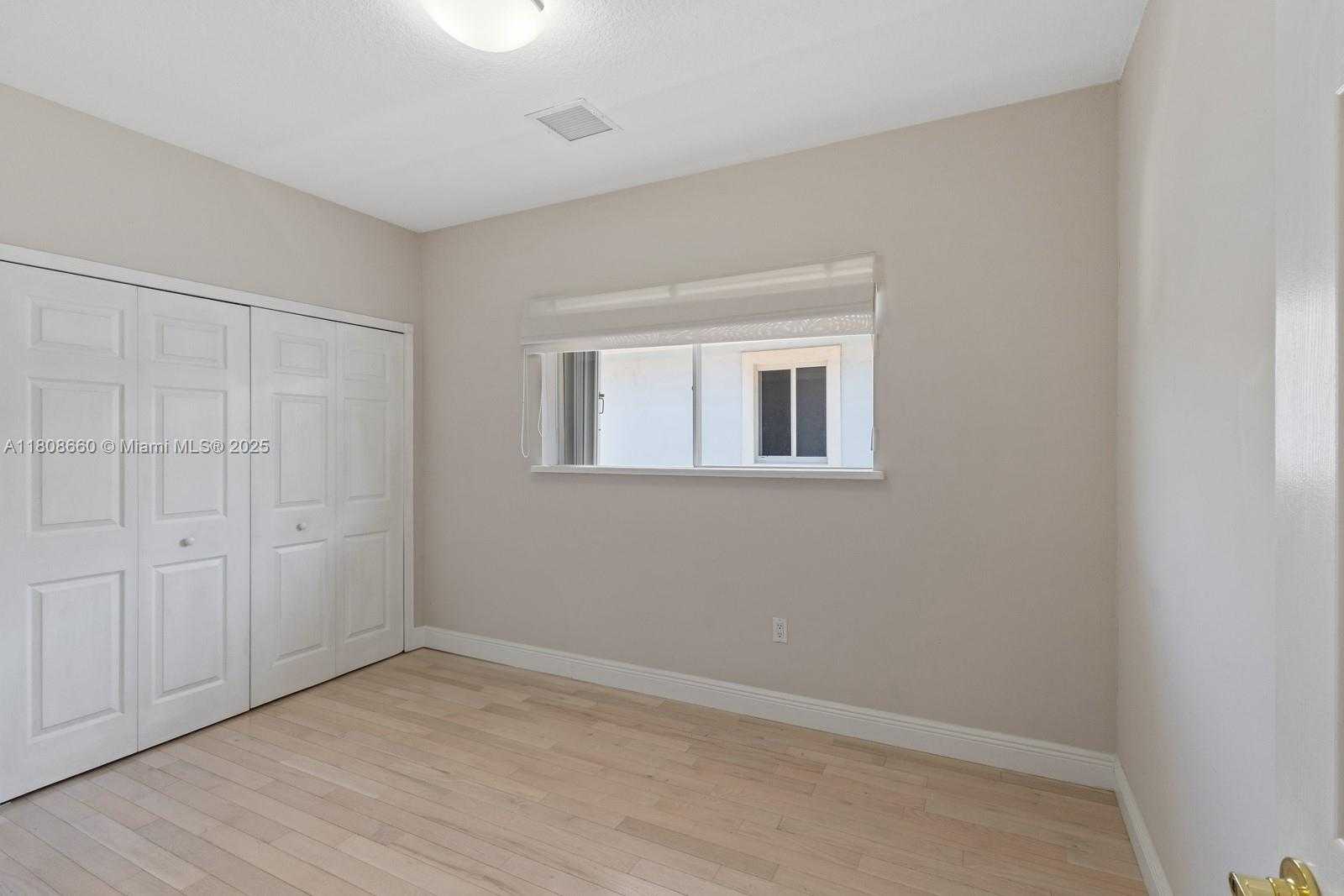 Small Image of 2922 CATALINA ST #2922, Miami Number 14