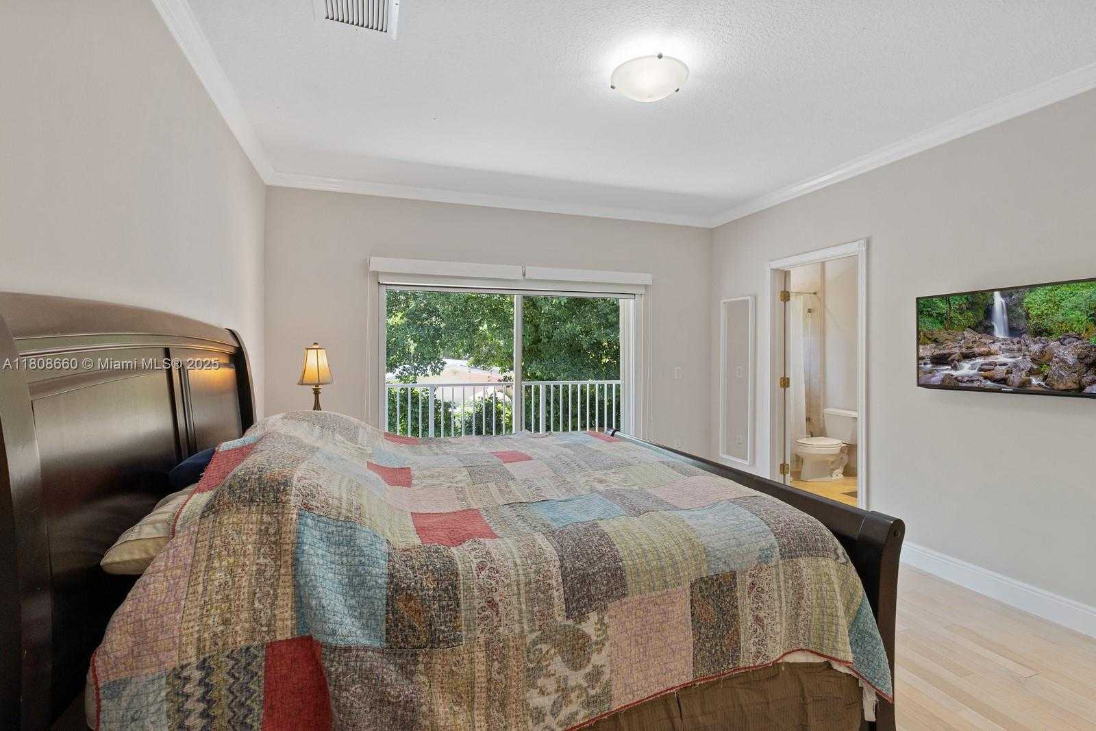 Small Image of 2922 CATALINA ST #2922, Miami Number 17