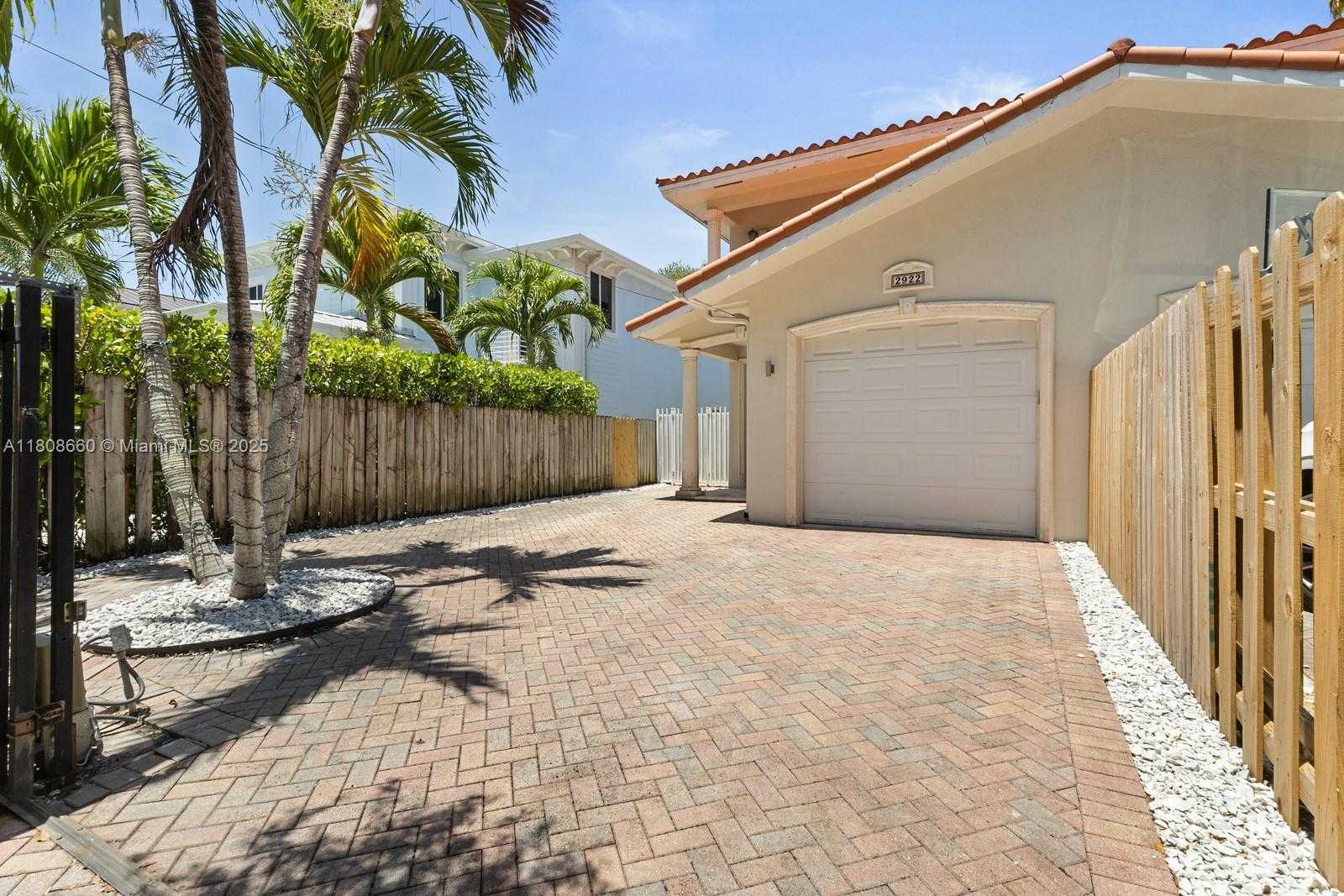 Small Image of 2922 CATALINA ST #2922, Miami Number 2