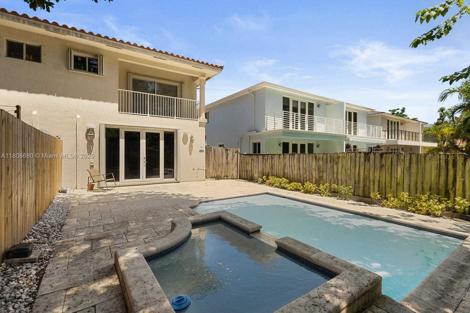 Small Image of 2922 CATALINA ST #2922, Miami Number 20