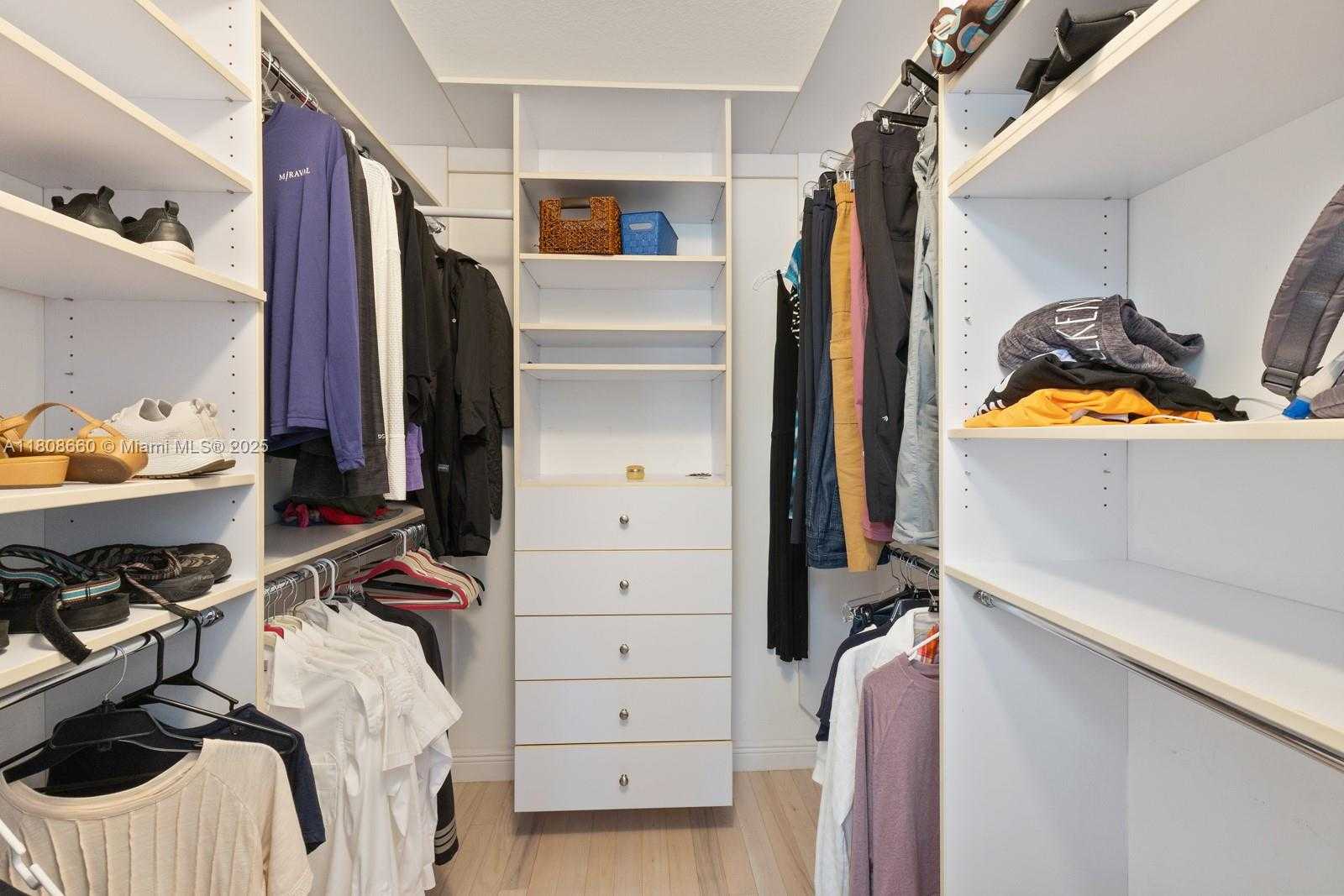Small Image of 2922 CATALINA ST #2922, Miami Number 21