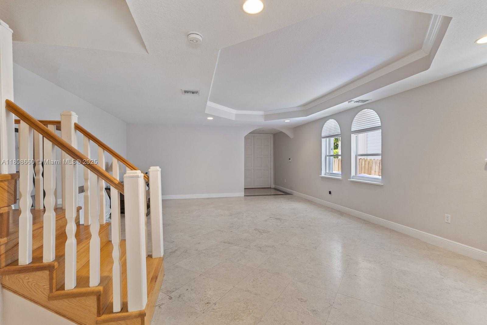 Small Image of 2922 CATALINA ST #2922, Miami Number 23