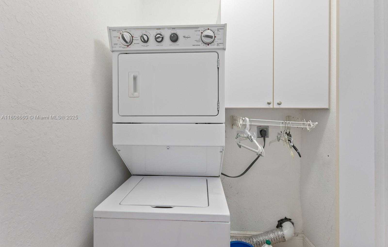 Small Image of 2922 CATALINA ST #2922, Miami Number 26