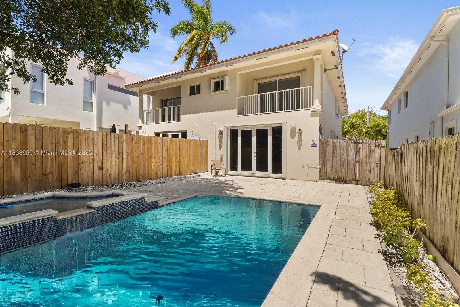 Small Image of 2922 CATALINA ST #2922, Miami Number 7