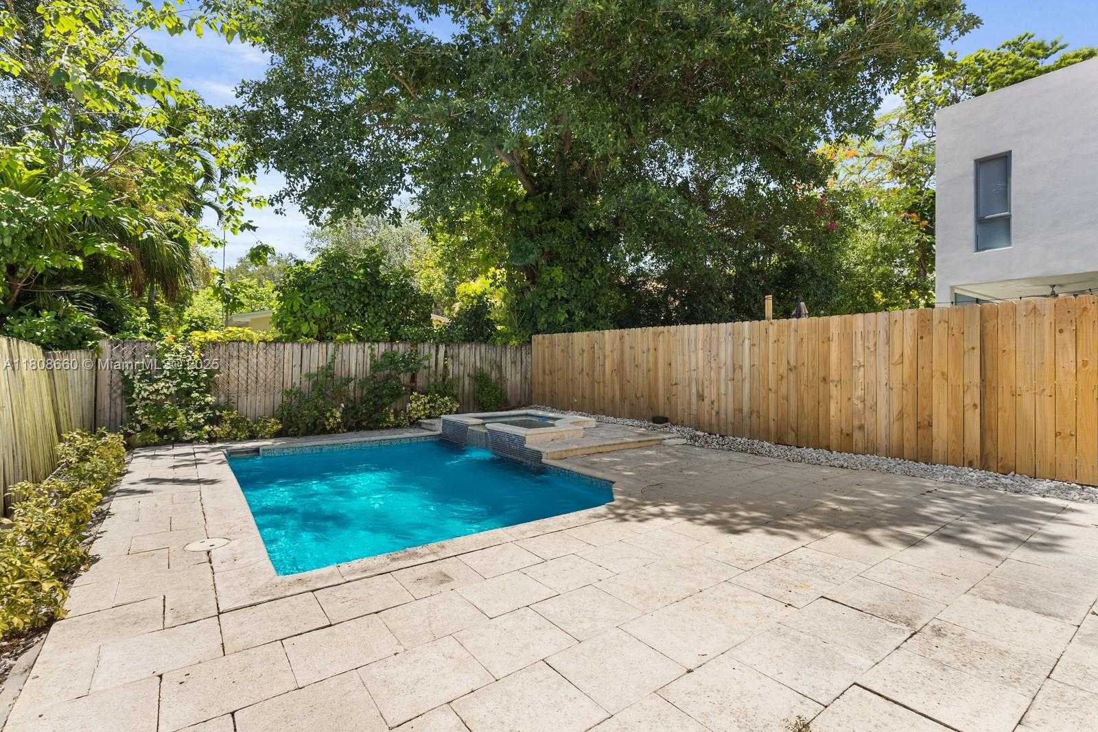 Small Image of 2922 CATALINA ST #2922, Miami Number 8