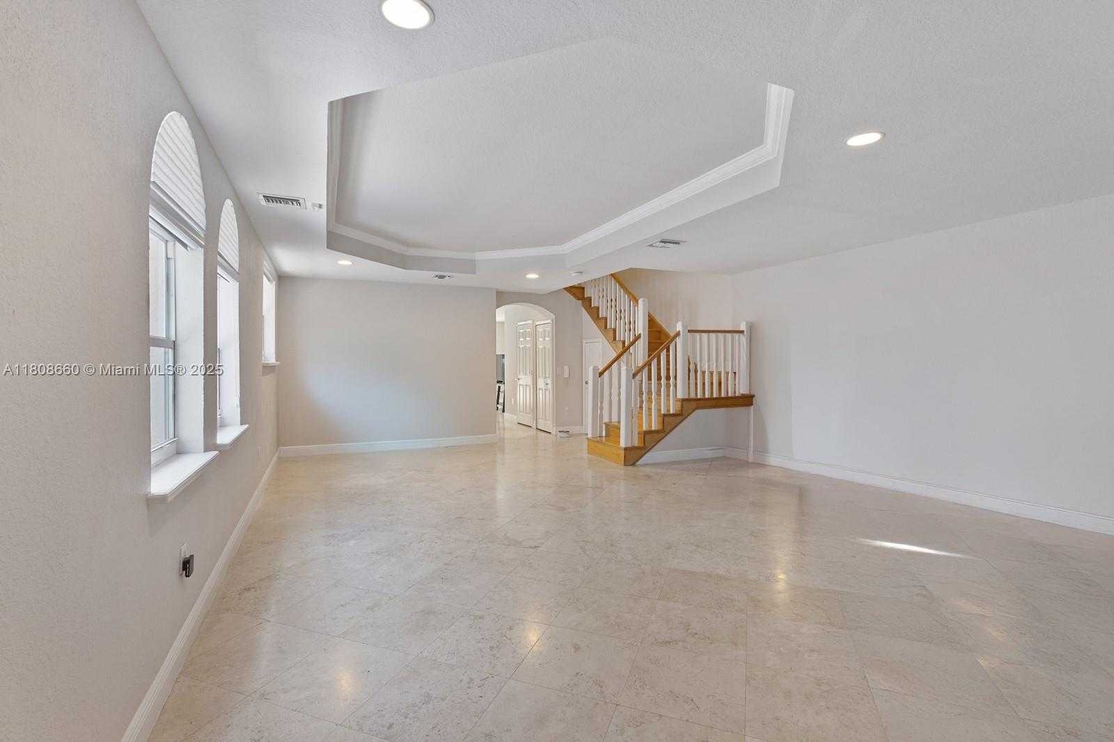 Small Image of 2922 CATALINA ST #2922, Miami Number 9