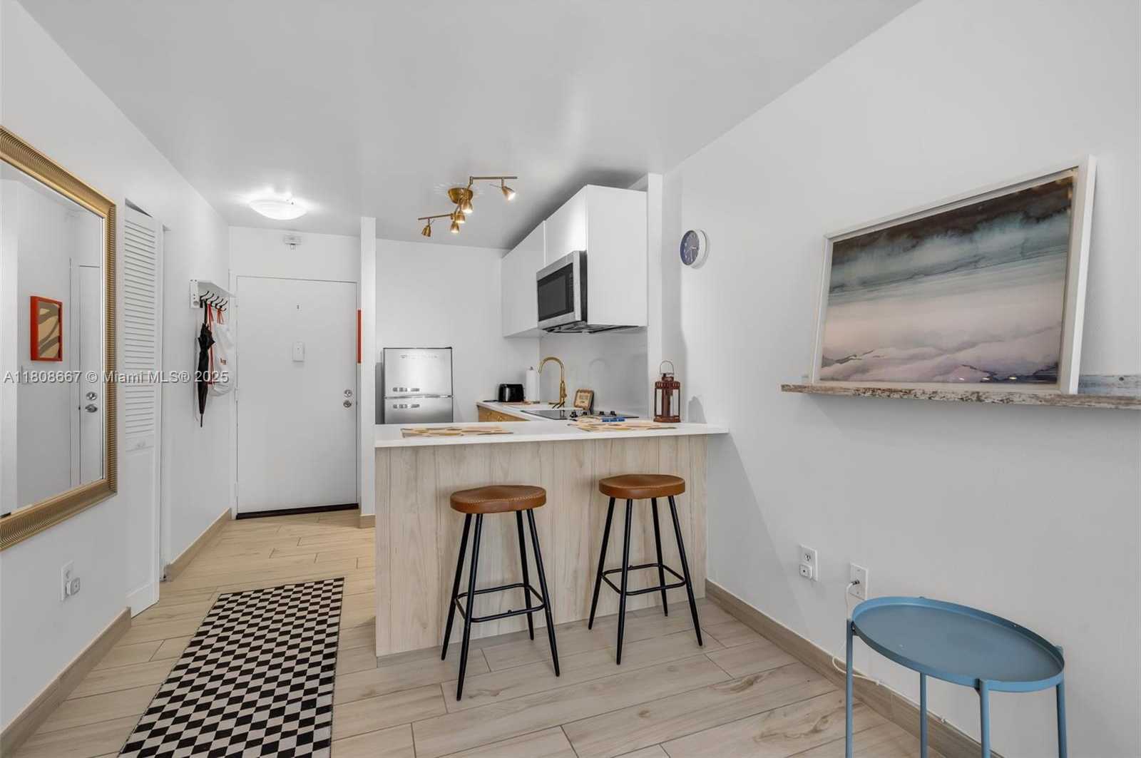 Small Image of 710 WASHINGTON AVE #323, Miami Beach Number 2