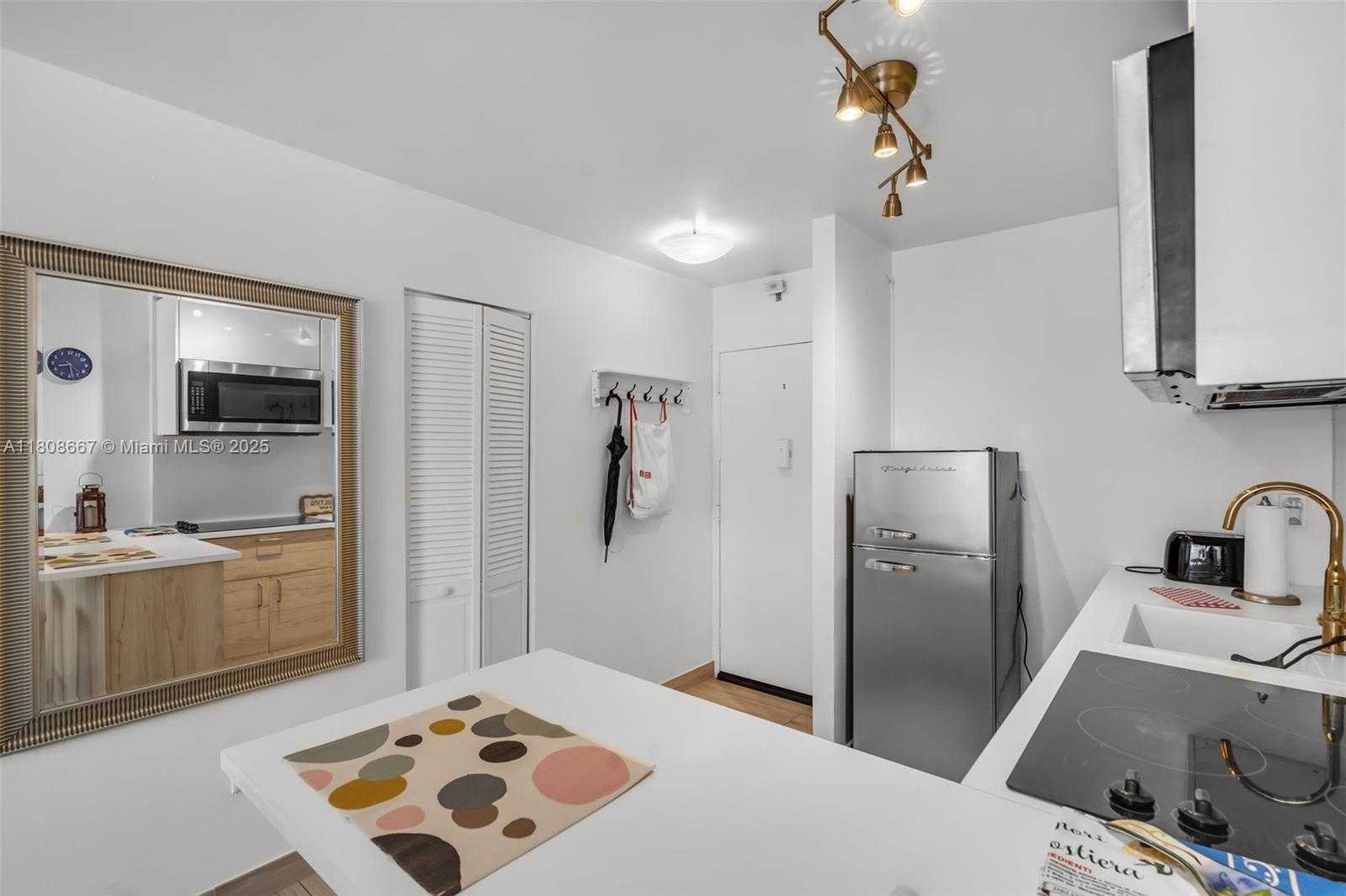 Small Image of 710 WASHINGTON AVE #323, Miami Beach Number 3