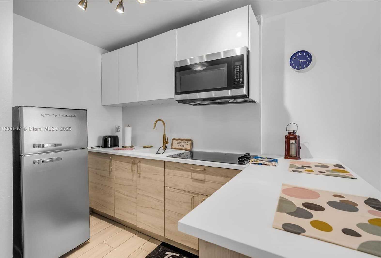 Small Image of 710 WASHINGTON AVE #323, Miami Beach Number 4