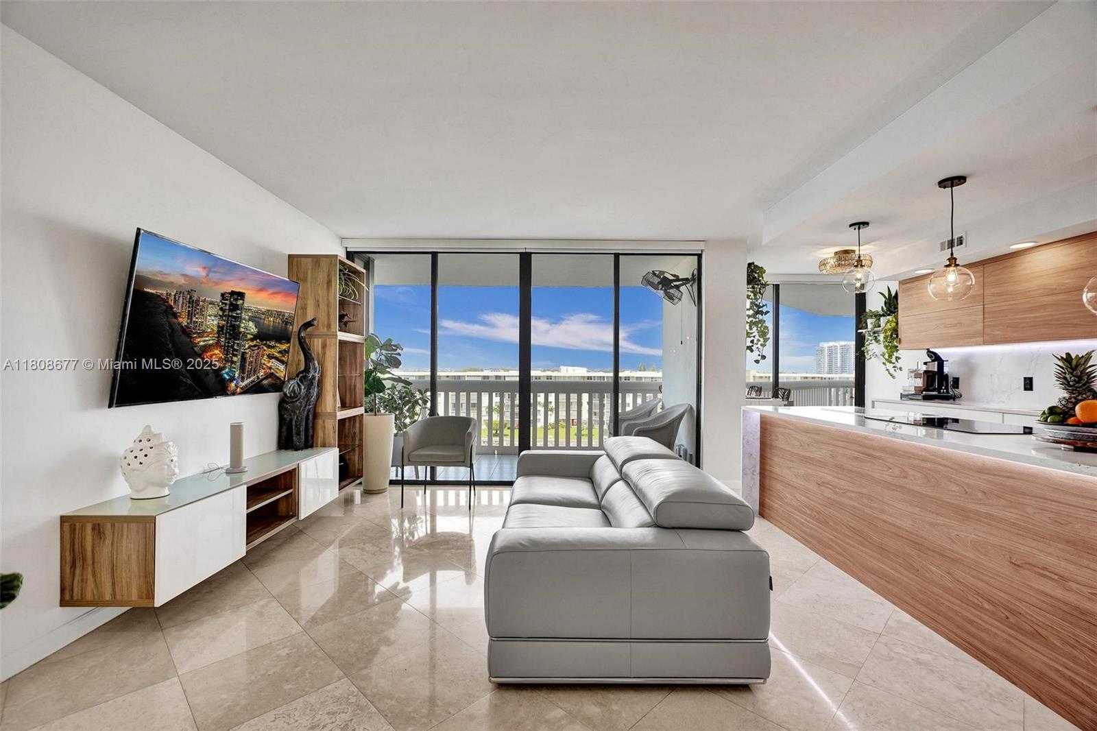 Small Image of 1000 WEST ISLAND BLVD #611, Aventura Number 10