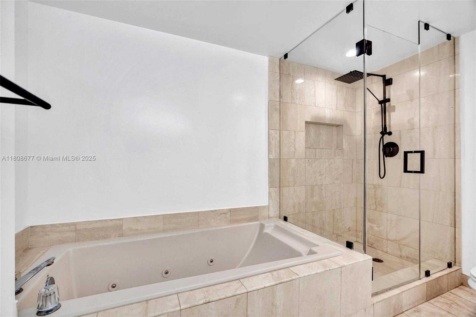 Small Image of 1000 WEST ISLAND BLVD #611, Aventura Number 17