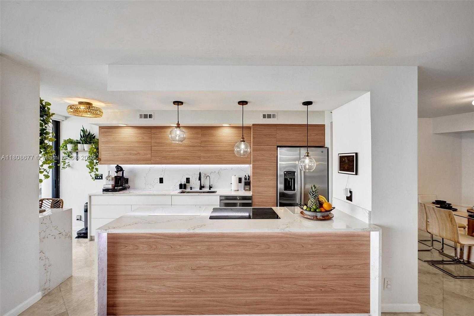 Small Image of 1000 WEST ISLAND BLVD #611, Aventura Number 2