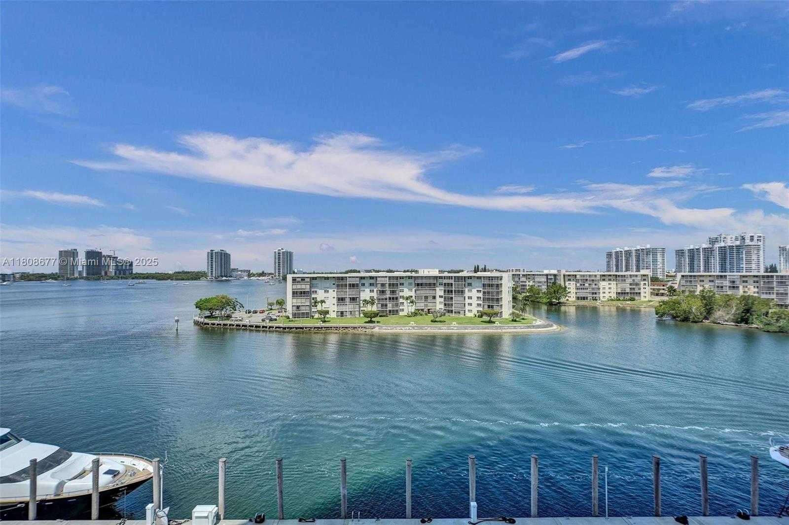 Small Image of 1000 WEST ISLAND BLVD #611, Aventura Number 25