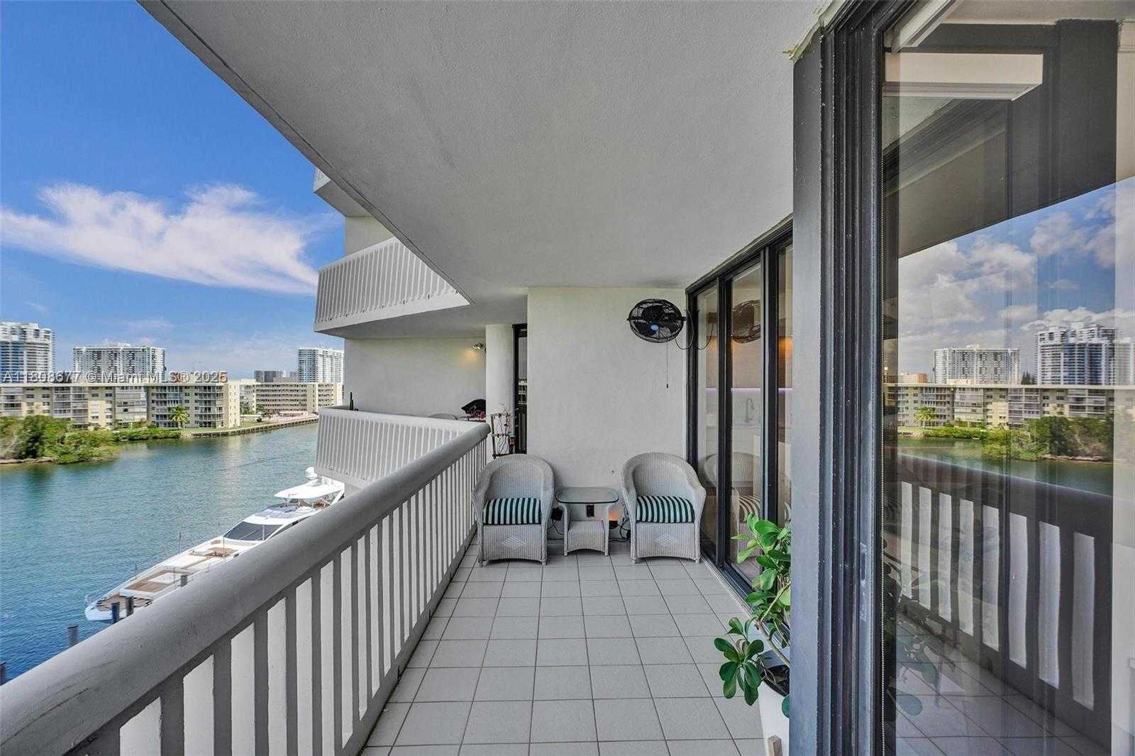 Small Image of 1000 WEST ISLAND BLVD #611, Aventura Number 26