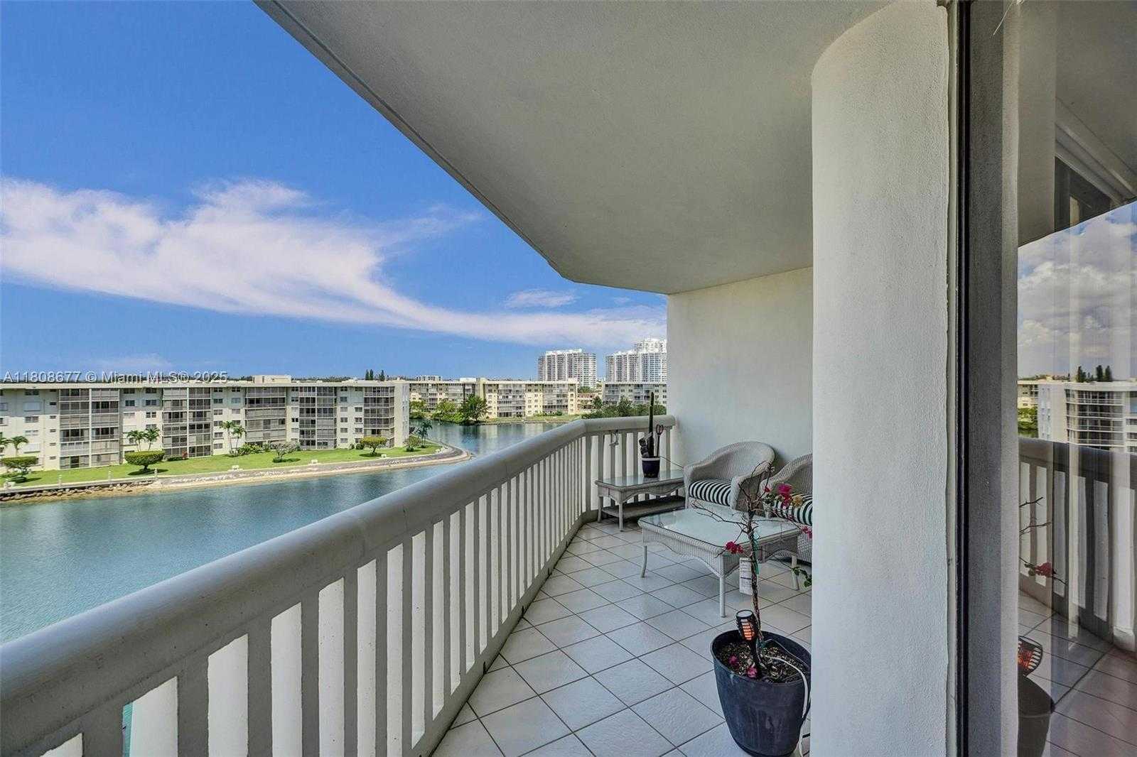 Small Image of 1000 WEST ISLAND BLVD #611, Aventura Number 27