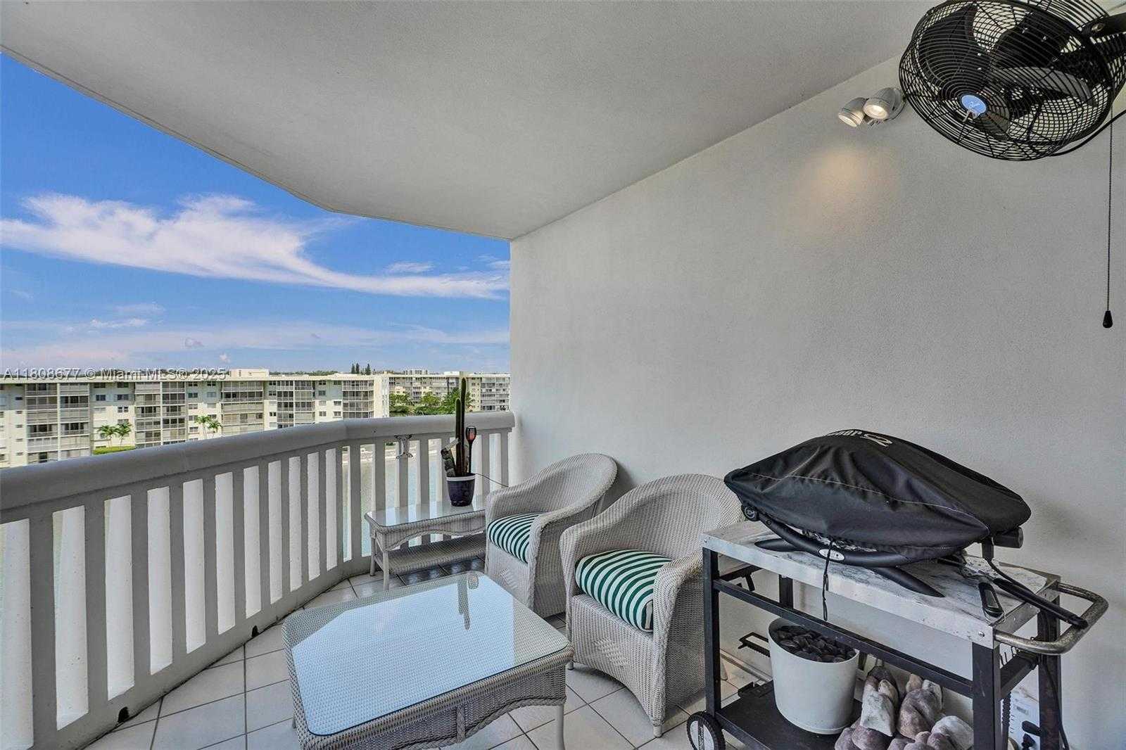 Small Image of 1000 WEST ISLAND BLVD #611, Aventura Number 28