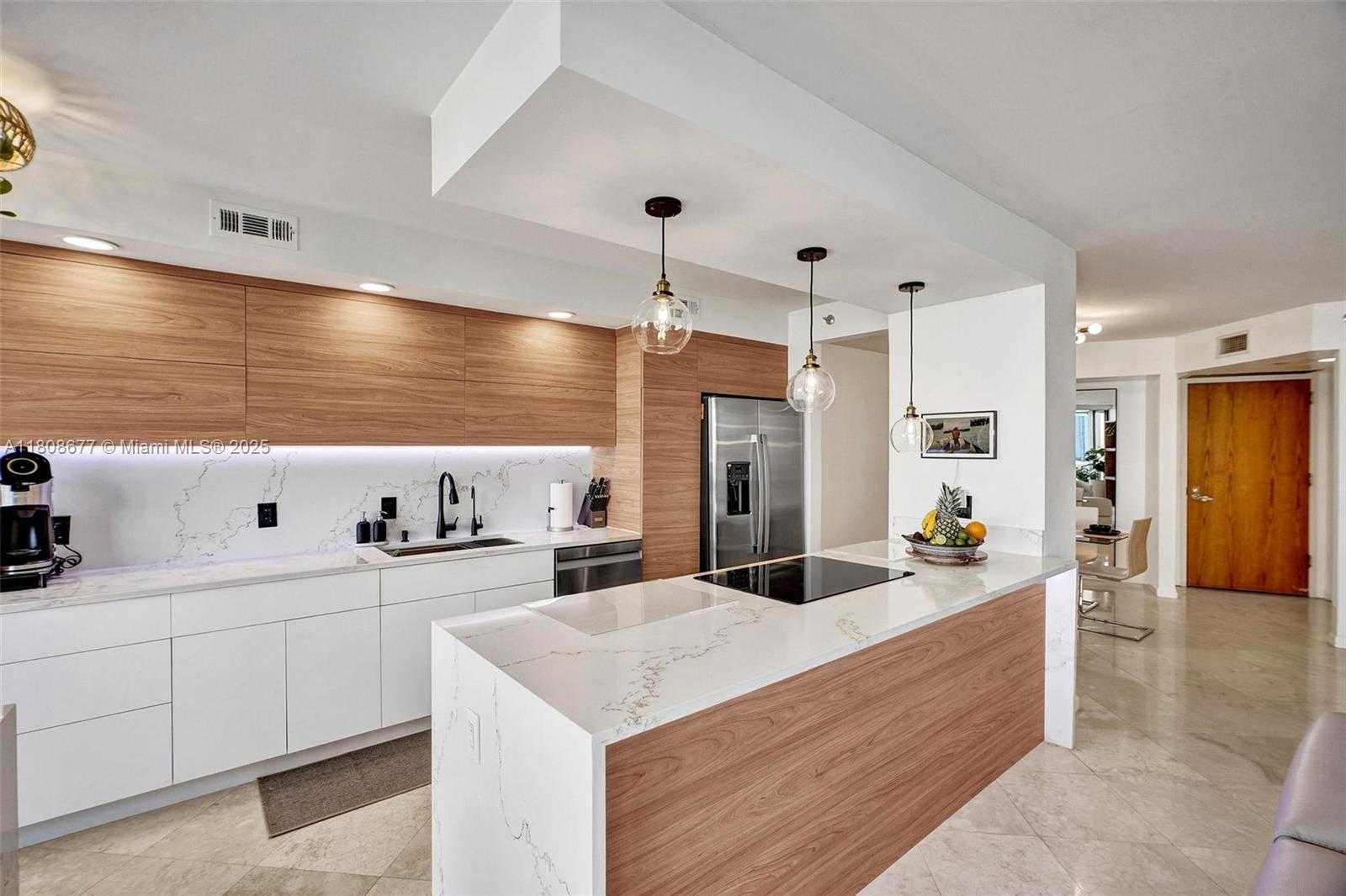 Small Image of 1000 WEST ISLAND BLVD #611, Aventura Number 3