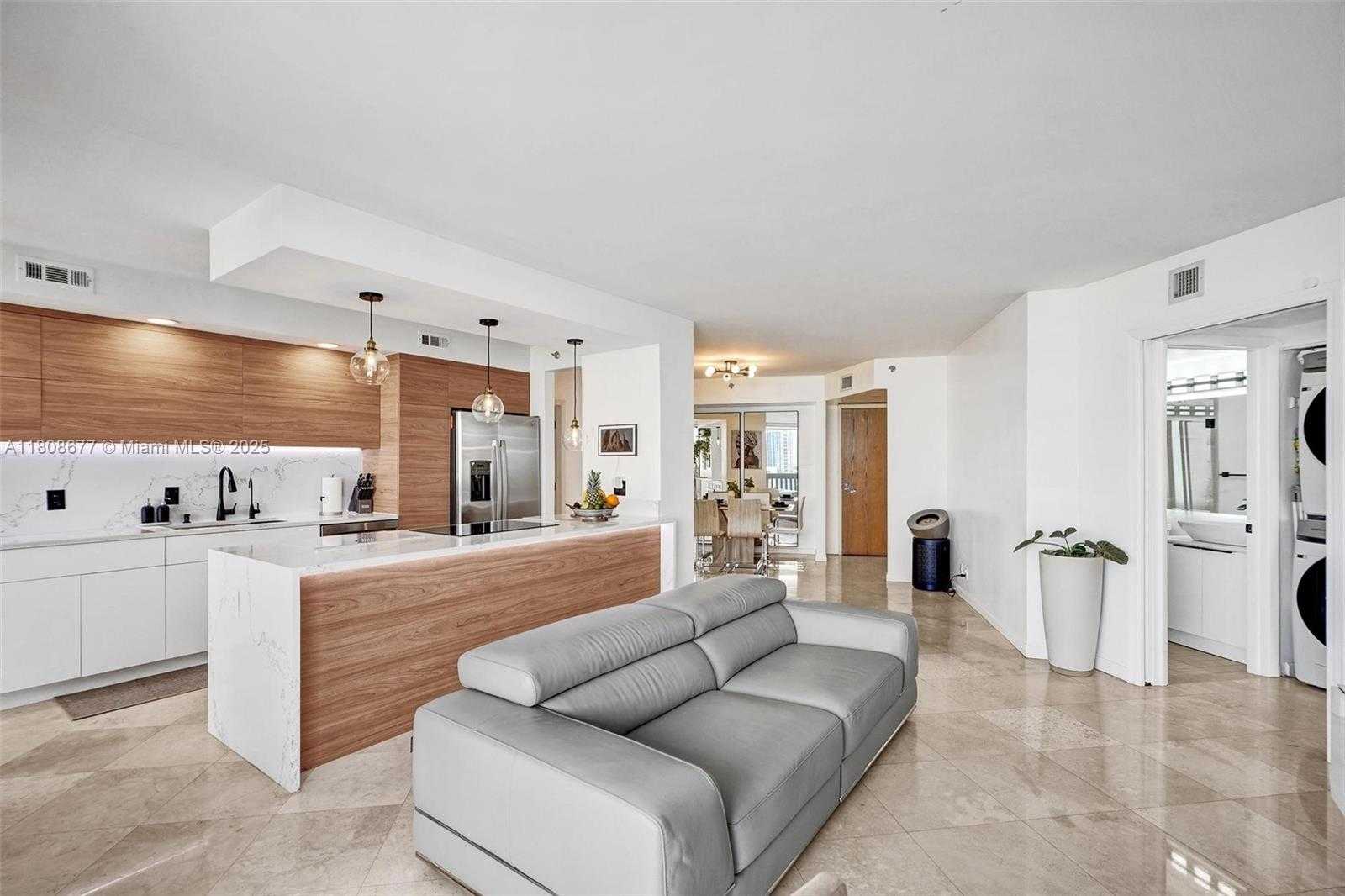 Small Image of 1000 WEST ISLAND BLVD #611, Aventura Number 6