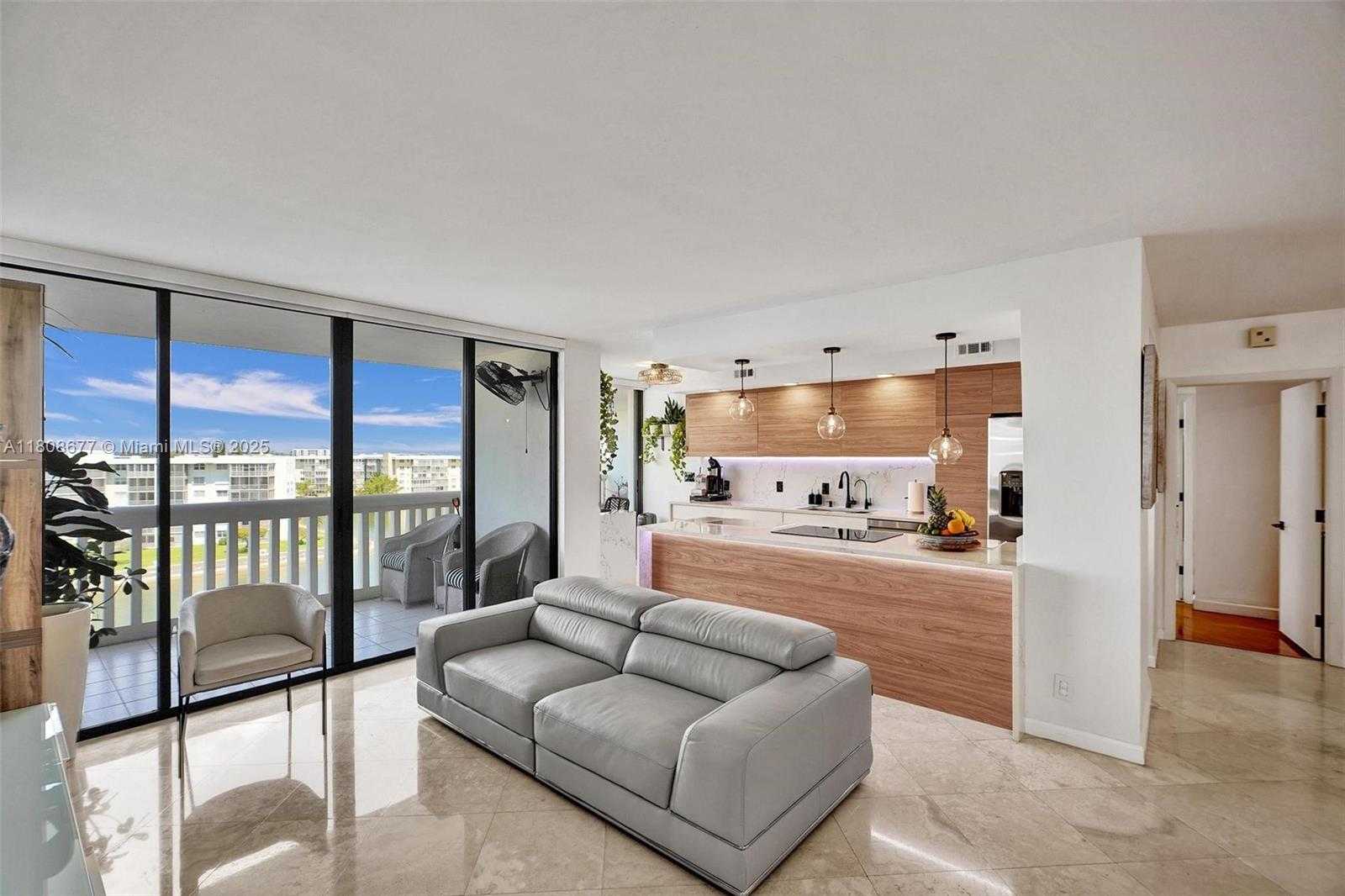 Small Image of 1000 WEST ISLAND BLVD #611, Aventura Number 8