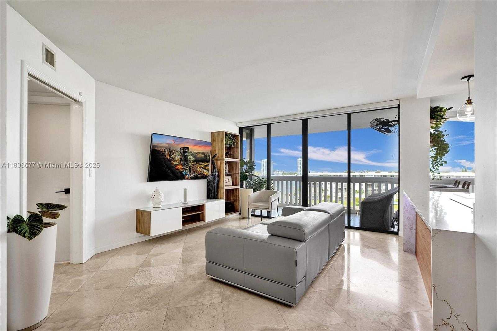 Small Image of 1000 WEST ISLAND BLVD #611, Aventura Number 9