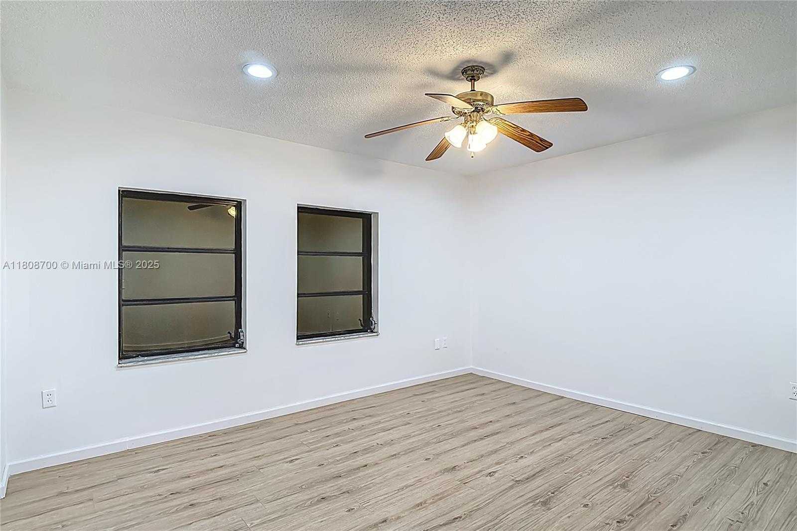 Small Image of 5003 SOUTH WEST 139TH CT, Miami Number 10