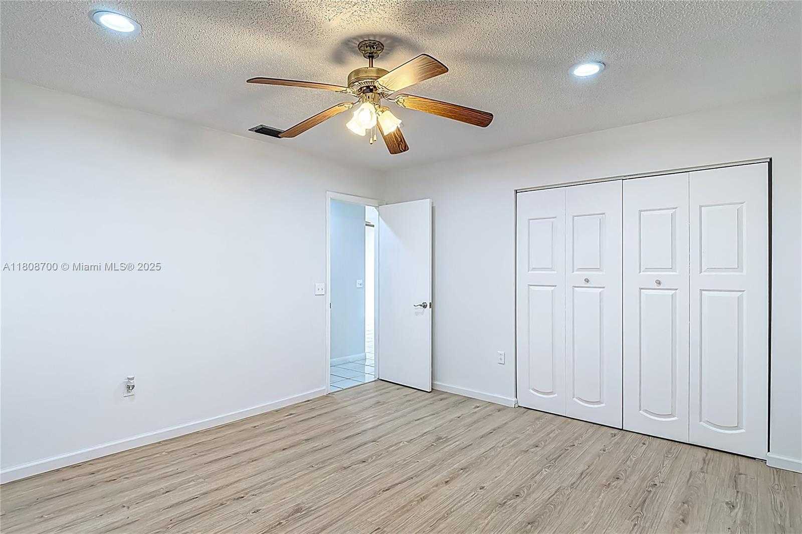 Small Image of 5003 SOUTH WEST 139TH CT, Miami Number 12