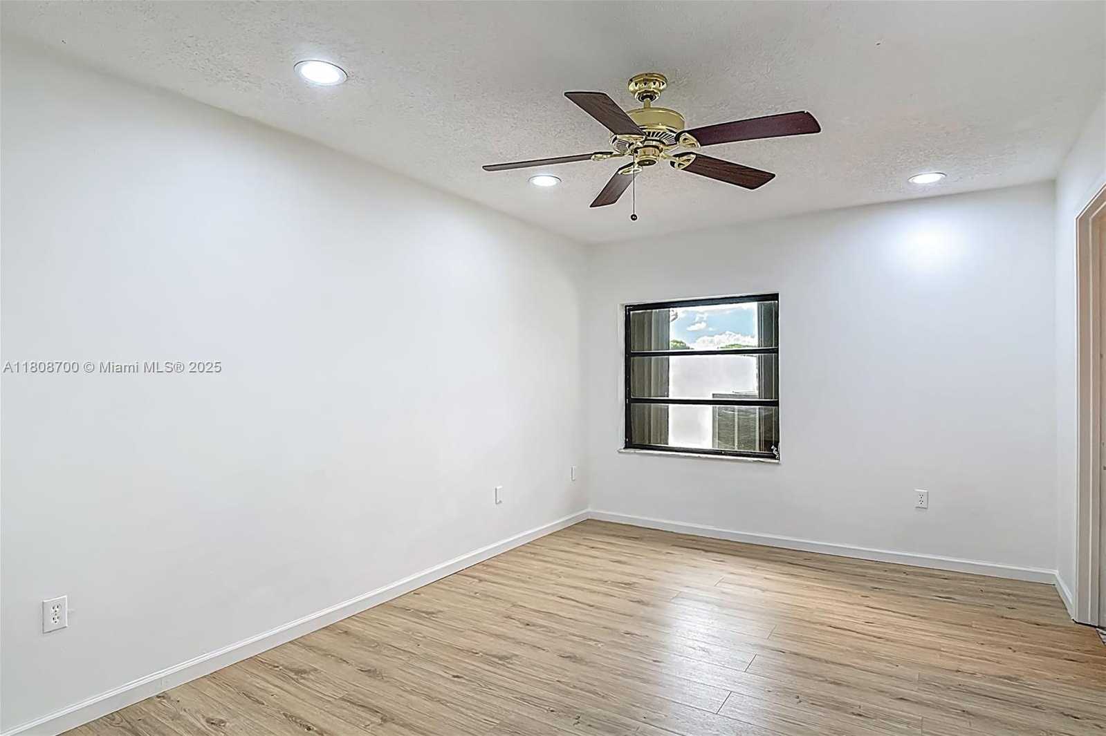 Small Image of 5003 SOUTH WEST 139TH CT, Miami Number 14
